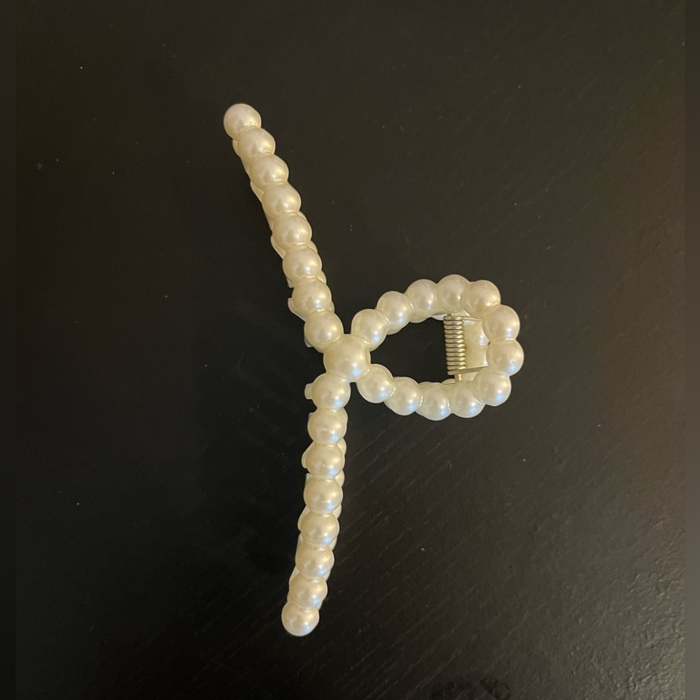 PEARL CLAWCLIP